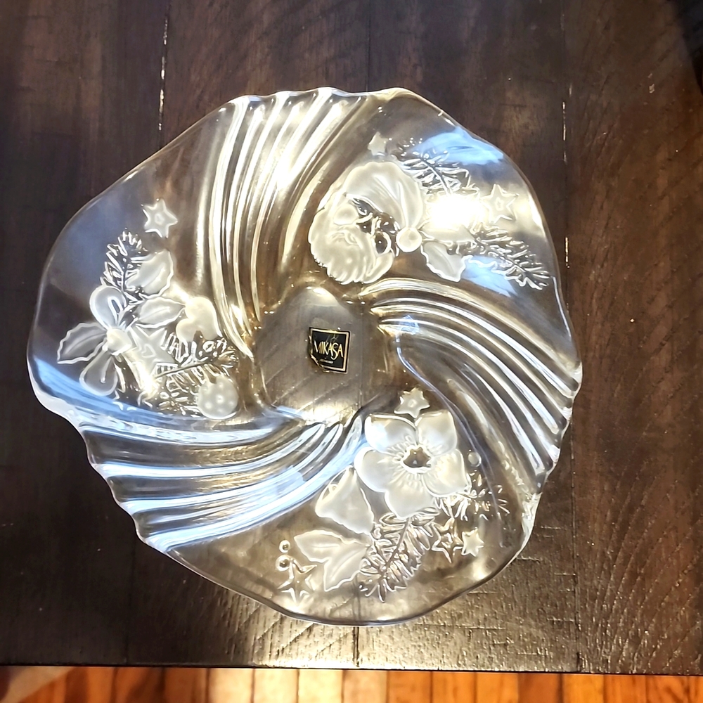 Mikasa swirl serving platter Christmas theme